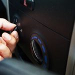 Bahayanya Menyalakan AC Mobil Seketika Mesin Menyala